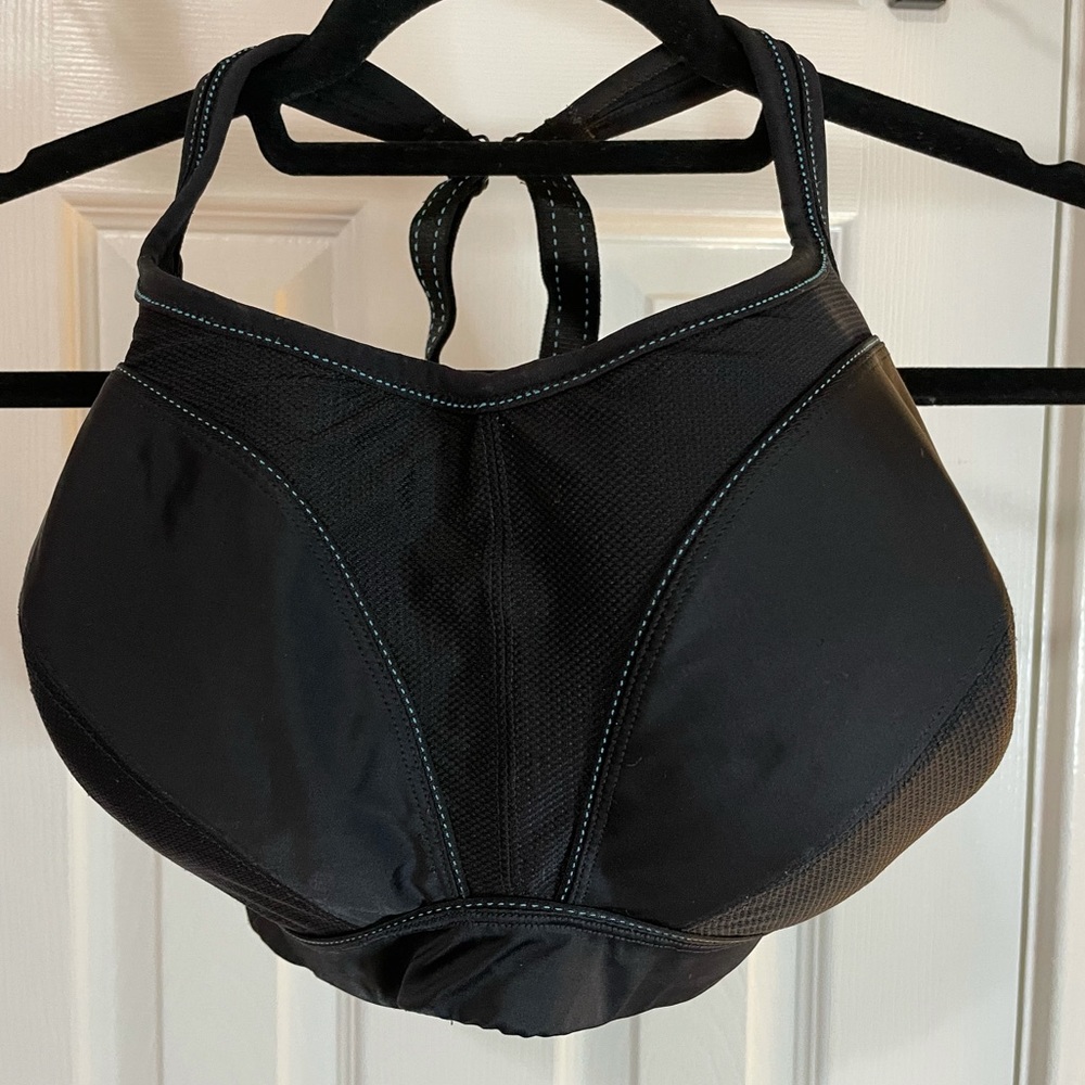 Chantelle High Impact Sports Bra Full Cup C29410 Convertible Underwired Running